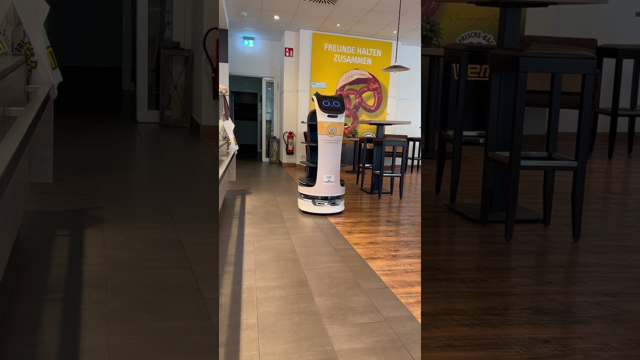 Serviceroboter bei der Bäckerei Neff in Durlach