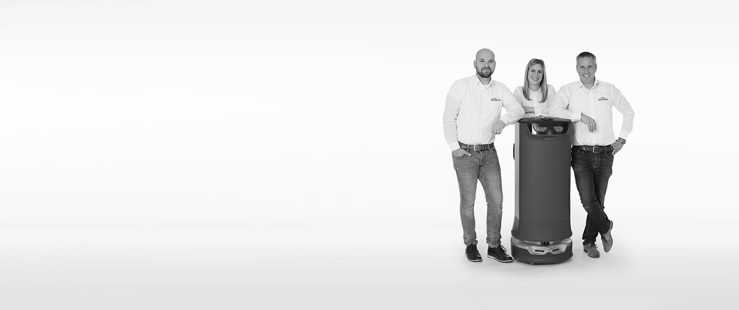 Markus Fotsch mit BellaBot Serviceroboter